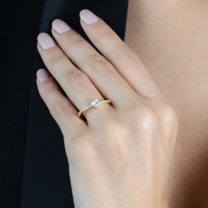 Anel Dourado Solitário de Coração em Zircônia Immersa